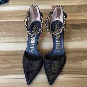 NWT!!! Sam and Libby black Gold Chain heel